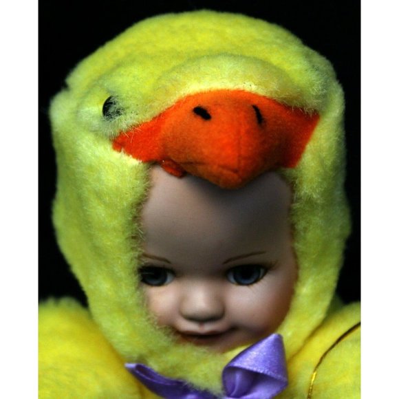 Dept 56 Hug-A-buddies Waddles Yellow Duck Plush Ceramic Face Easter Spring Egg - Picture 2 of 10